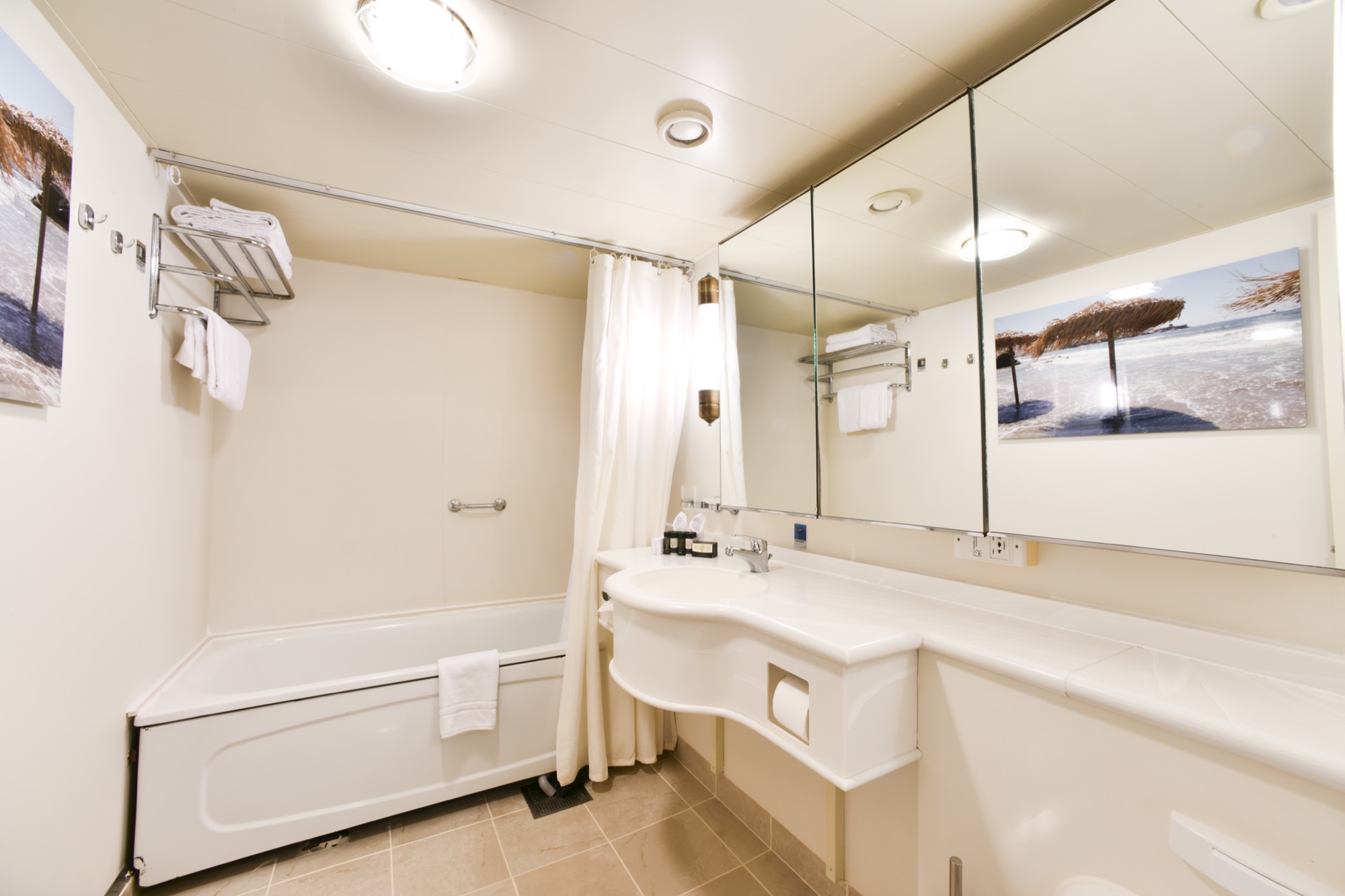 Celestyal Olympia Accommodation Junior Suite SJ 6.jpg